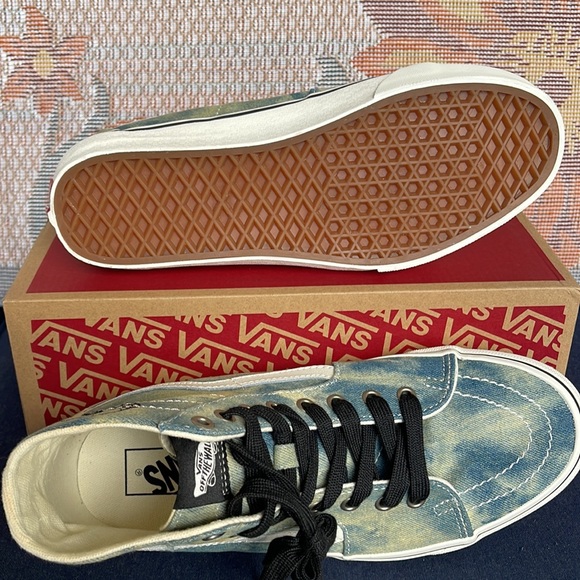 Vans Men’s Sk8-Hi Tapered
Denim Embroidery Olive/White 
VN0A5KRUY33
Sneakers - Picture 5 of 16